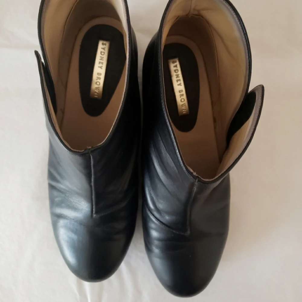 Sydney Brown black leather boots 8
